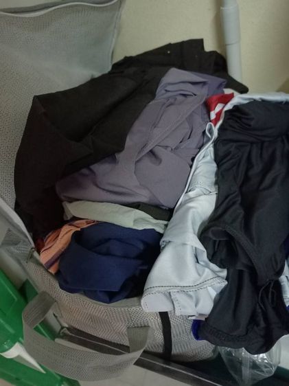 เสื้อผ้า กางเกง กระเป๋า รองเท้า ชุดออกกำลังกาย เน้นแถมเพราะย้ายหอค่ะ รูปที่ 3