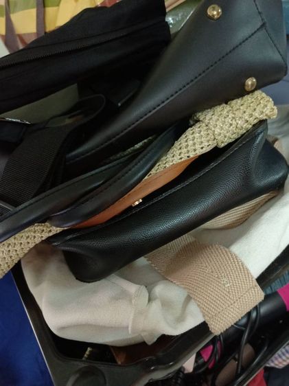 เสื้อผ้า กางเกง กระเป๋า รองเท้า ชุดออกกำลังกาย เน้นแถมเพราะย้ายหอค่ะ รูปที่ 4