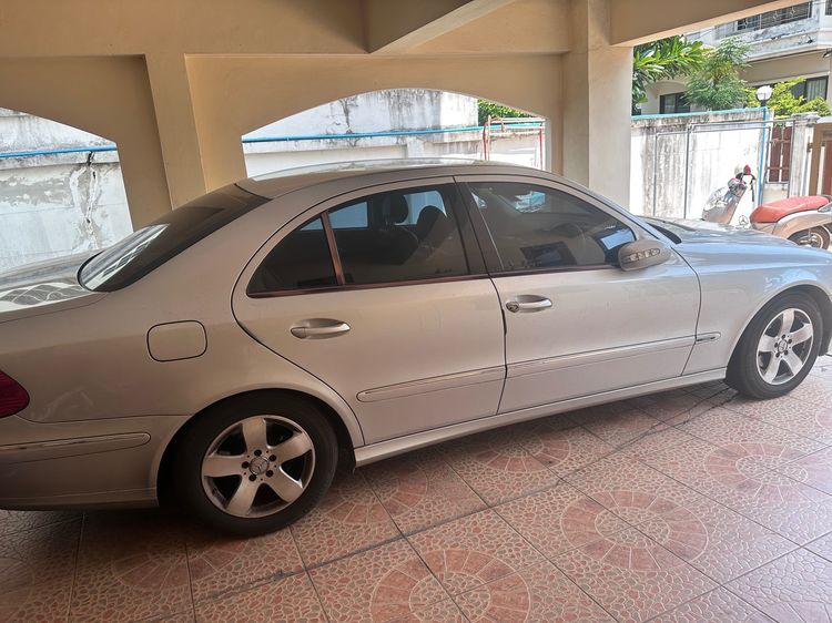 Mercedes-Benz E-Class 2003 E240 Sedan เบนซิน ไม่ติดแก๊ส เกียร์อัตโนมัติ บรอนซ์เงิน รูปที่ 4