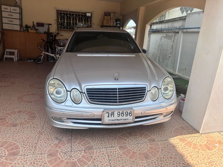 รถ Mercedes-Benz E-Class E240 สี บรอนซ์เงิน