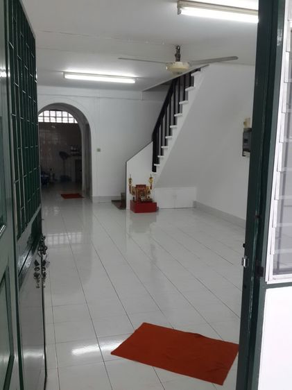 อื่นๆ ไม่มี สร้างเสร็จก่อน 2010 ให้เช่าทาวน์เฮ้าส์ 2 ชั้น ซอยลาดพร้าว 109 บ้านเลขที่ 193  รูปที่ 3