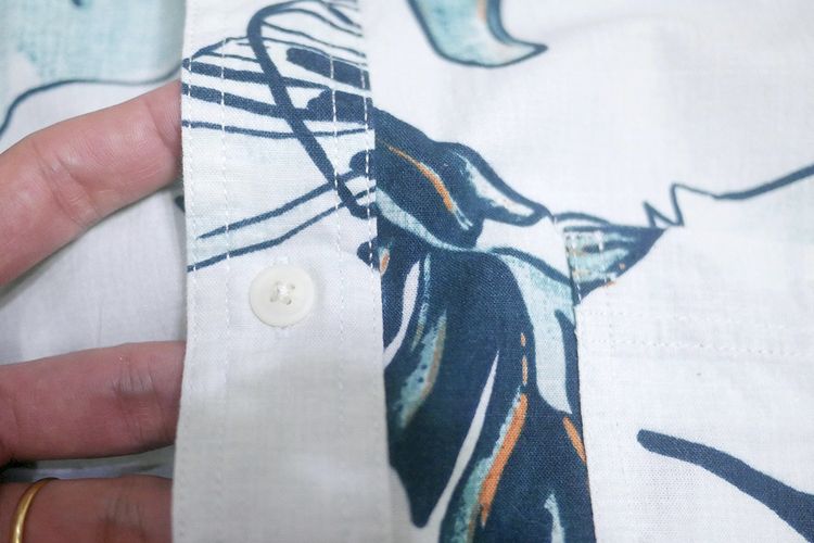 เสื้อฮาวาย Croft and Barrow ลายใบไม้-พื้นขาวอมฟ้า (L 43) รูปที่ 4