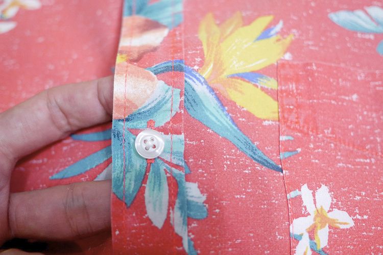 เสื้อฮาวาย Old Navy ลายดอก-พื้นแดง (XXL 53) รูปที่ 4