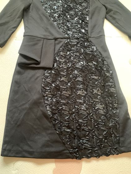 ชุดเดรสสีดำแต่งลูกไม้ รูปที่ 4