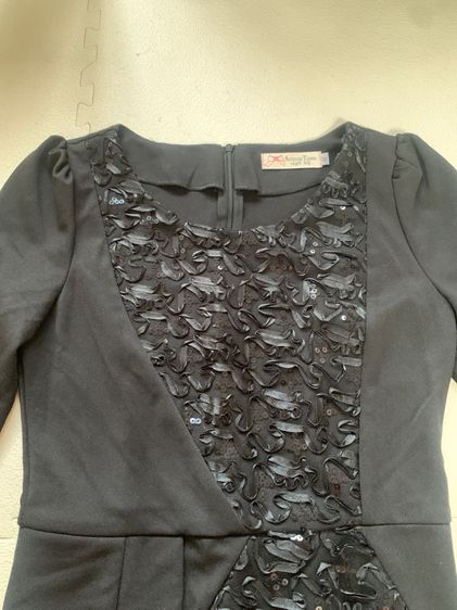 ชุดเดรสสีดำแต่งลูกไม้ รูปที่ 3