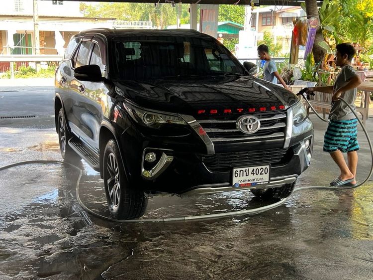 Toyota Fortuner 2016 2.4 V Utility-car ดีเซล ไม่ติดแก๊ส เกียร์อัตโนมัติ ดำ รูปที่ 2
