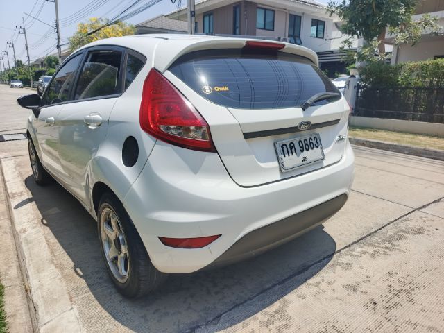 รถ Ford Fiesta 1.4 Style สี ขาว