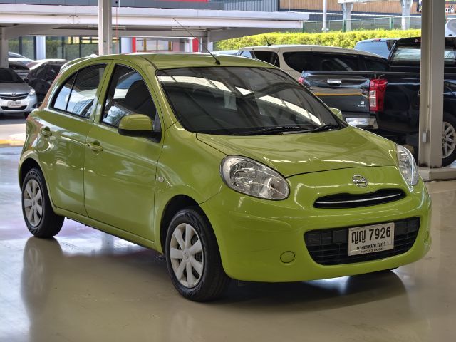 รถ Nissan March 1.2 EL สี เขียว