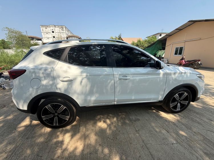 รถ MG ZS 1.5 X สี ขาว