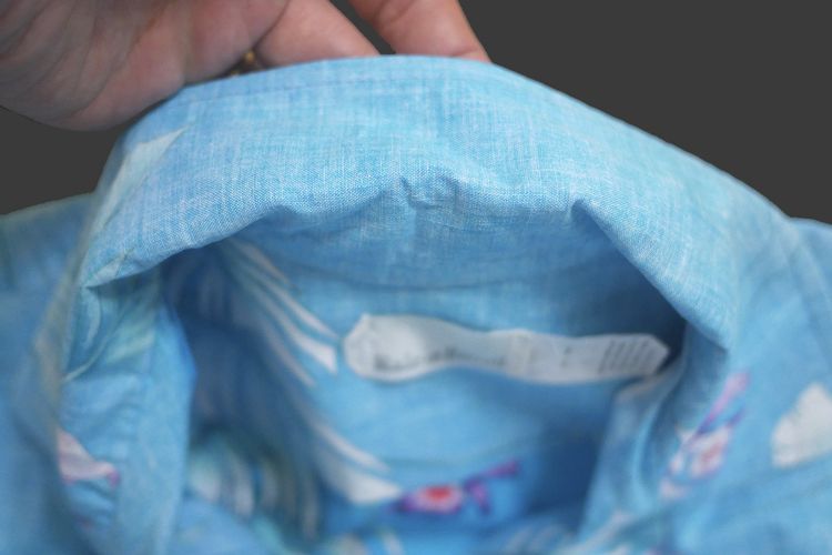 เสื้อฮาวาย Vintage made in Hawaii สีฟ้า ลายดอกไม้ ผ้ากลับตะเข็บ (S 38) รูปที่ 4