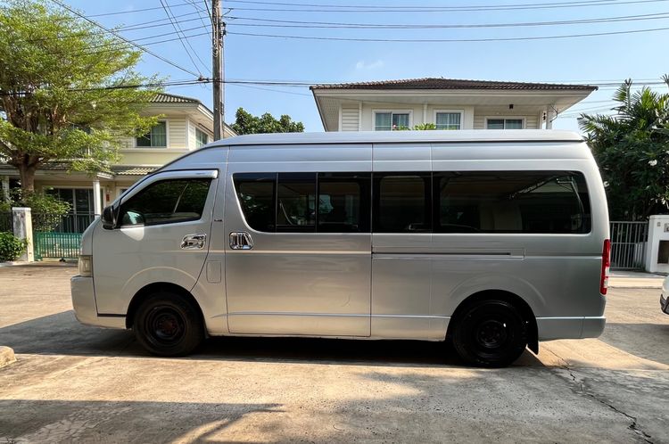 Toyota Commuter 2010 2.5 Van ดีเซล เกียร์ธรรมดา บรอนซ์เงิน รูปที่ 2