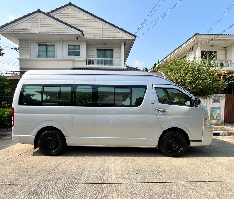 Toyota Commuter 2010 2.5 Van ดีเซล เกียร์ธรรมดา บรอนซ์เงิน รูปที่ 3