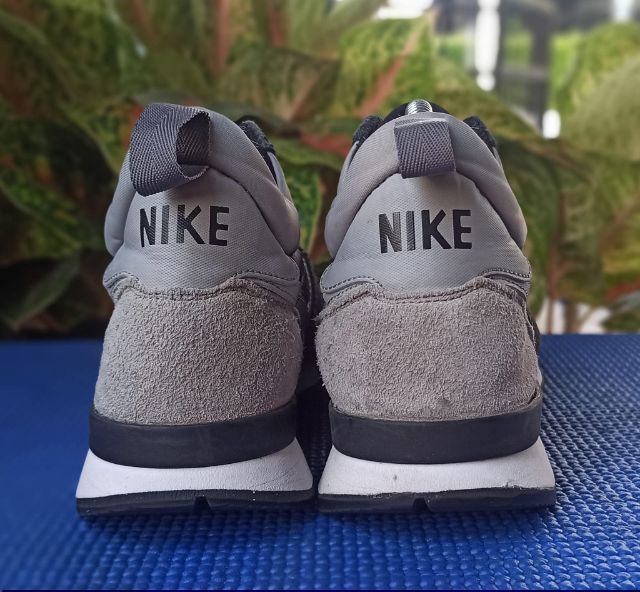 Nike Internationalist Mid
👉 size 39 24 5 cm 6.5us  490 บาท ปี2015 รูปที่ 8