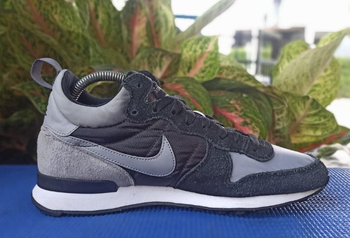 Nike Internationalist Mid
👉 size 39 24 5 cm 6.5us  490 บาท ปี2015 รูปที่ 3