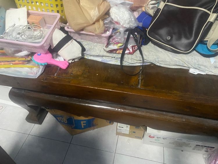 ใหญ่ เตียงไม้