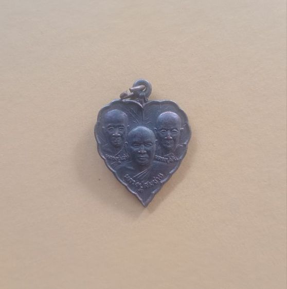 เหรียญสามพระอาจารย์ หลวงพ่อสมชาย วัดเขาสุกิม 