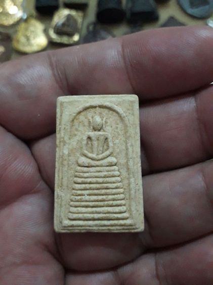 พระสมเด็จ 9 ชั้น หลังครูบาศรีวิชัย