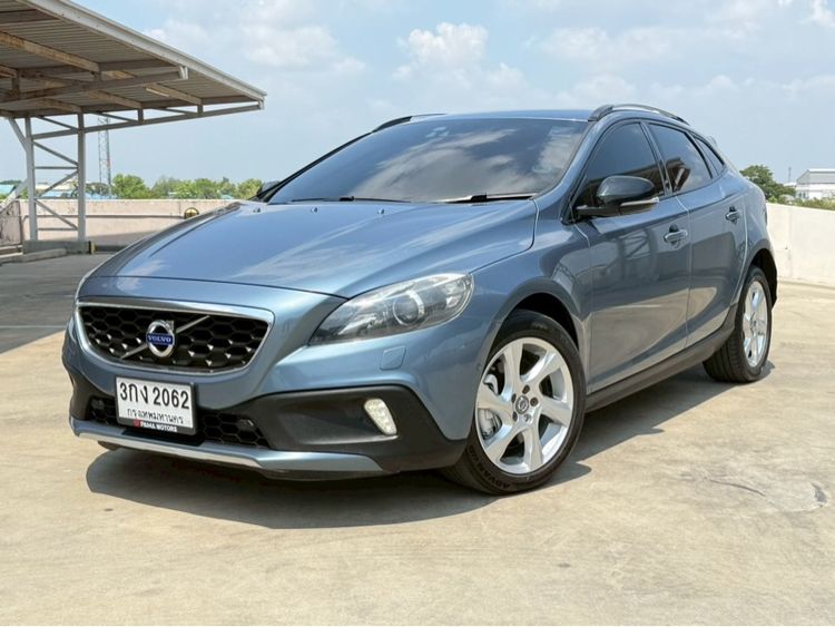 รถ Volvo V40 2.0 Cross Country T5 สี น้ำเงิน