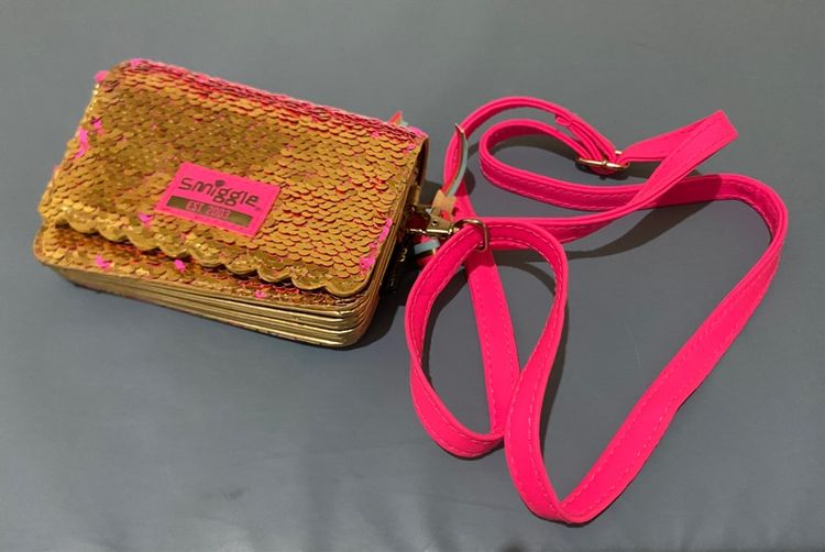 กระเป๋าสะพาย Smiggle 