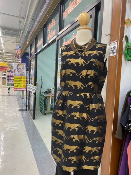 ชุดเดรสคลุมเข่า ลายเสื้อ จากัวร์ รูปที่ 2
