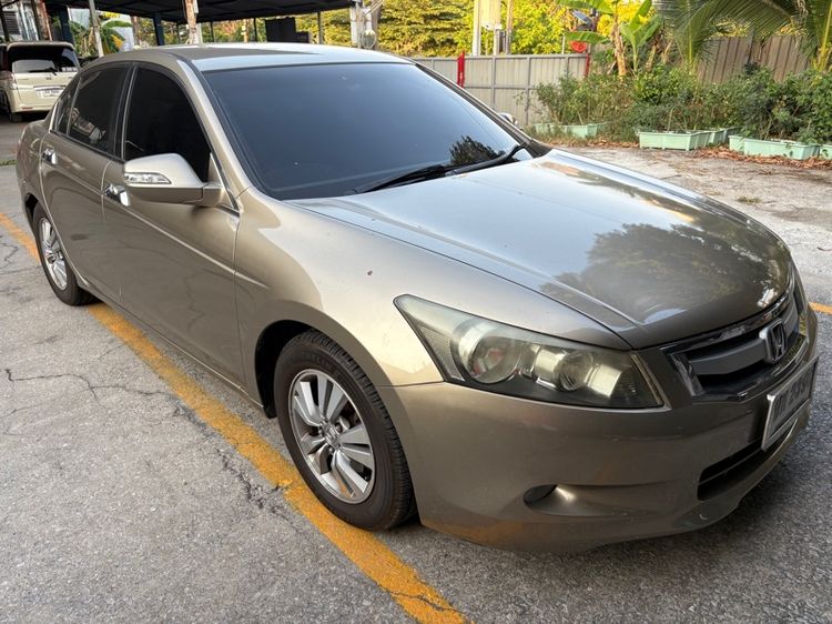 รถ Honda Accord 2.0 E i-VTEC สี บรอนซ์ทอง