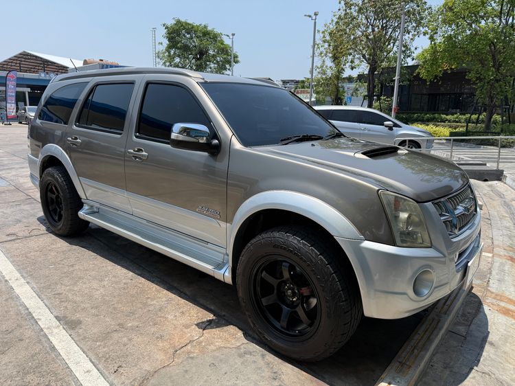 รถ Isuzu MU-7 3.0 สี บรอนซ์ทอง