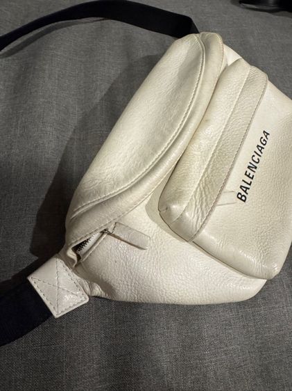 Balenciaga beltbag รูปที่ 2