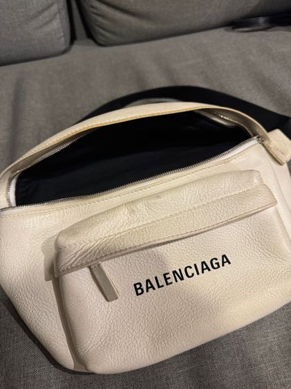 Balenciaga beltbag รูปที่ 9