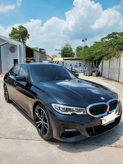 BMW Series 3 2022 330e Sedan ไฮบริด ดำ รูปที่ 2