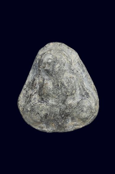 พระปิดตาเนื้อออกสนิมแดง