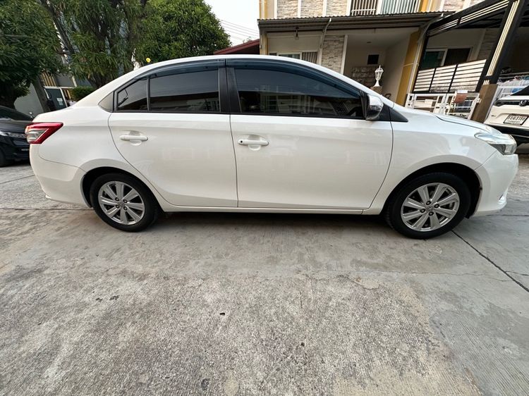 Toyota Vios 2015 1.5 E Sedan เบนซิน ไม่ติดแก๊ส เกียร์อัตโนมัติ ขาว รูปที่ 4