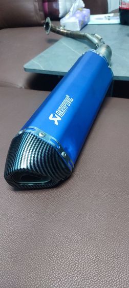 ท่อ มอเตอร์ไซค์ ท่อAKRAPOVIC PCX160 แถมคออีกชุด สภาพ98เปอร์เซ็น ซื้อมาลองใส่รอท่ออีกใบ ใส่แค่สองวัน ไม่มีชำรุด(พร้อมจุกลดเสียง)