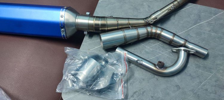 ท่อAKRAPOVIC PCX160 แถมคออีกชุด สภาพ98เปอร์เซ็น ซื้อมาลองใส่รอท่ออีกใบ ใส่แค่สองวัน ไม่มีชำรุด(พร้อมจุกลดเสียง) รูปที่ 3