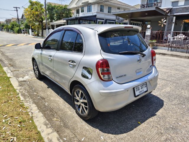รถ Nissan March 1.2 V สี บรอนซ์เงิน