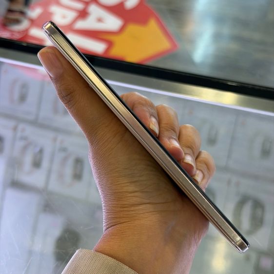 Vivo V23e 5G สีทอง เครื่องศูนย์ สภาพสวยมาก จอ6.44นิ้ว แรม8รอม128 Dimensity810 กล้อง50ล้าน(3ตัว)🔥🔥 รูปที่ 3