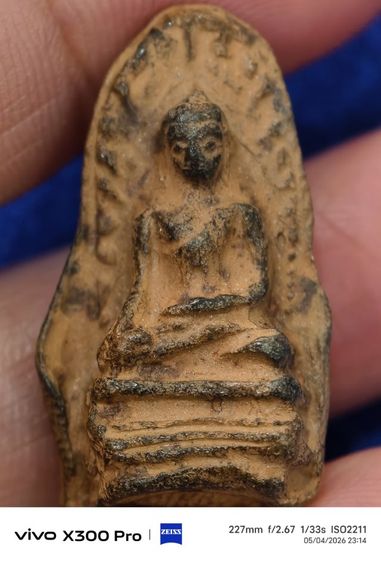 พระรอดเก่าๆของตาที่บ้านคะแบ่งให้บูชาคะ รูปที่ 2