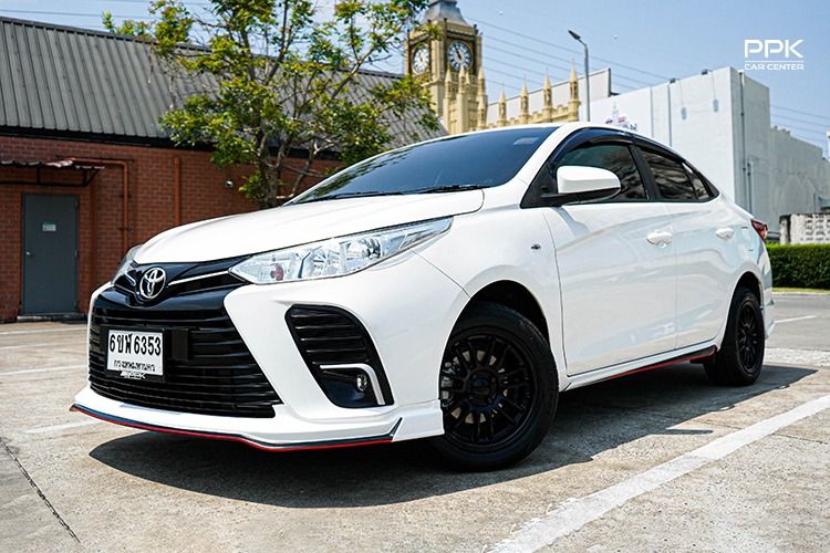 รถ Toyota Yaris ATIV 1.2 Entry สี ขาว
