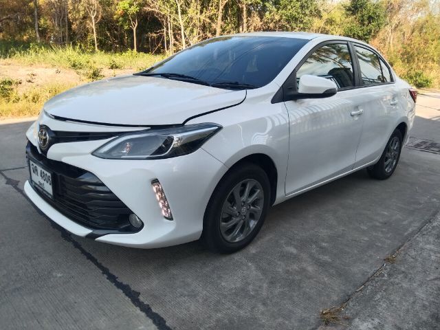 รถ Toyota Vios 1.5 Mid สี ขาว
