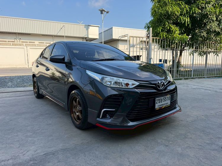 Toyota Yaris ATIV 2021 1.2 Entry Sedan เบนซิน ไม่ติดแก๊ส เกียร์อัตโนมัติ เทา รูปที่ 3