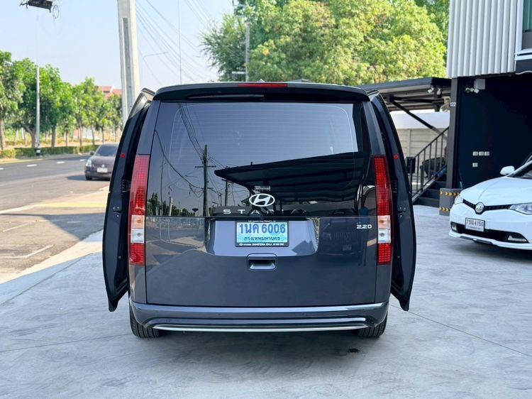 Hyundai Staria 2025 2.2 Trend S Sedan ดีเซล ไม่ติดแก๊ส เกียร์อัตโนมัติ เทา