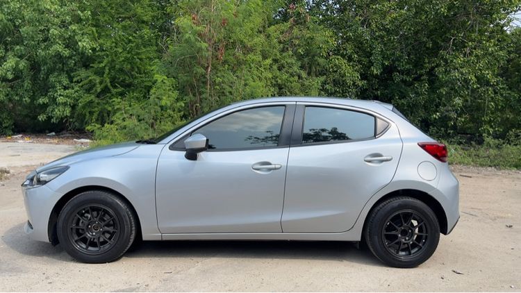 Mazda Mazda 2 2020 1.3 Skyactiv-G Sedan เบนซิน ไม่ติดแก๊ส เกียร์อัตโนมัติ เทา รูปที่ 4