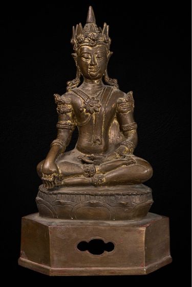 พระบูชาเชียงแสนทรงเครื่อง เนื้อสำริด หน้าตักกว้าง 5 นิ้ว ความสูง 12 นิ้ว รูปที่ 2