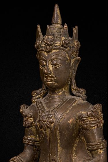 พระบูชาเชียงแสนทรงเครื่อง เนื้อสำริด หน้าตักกว้าง 5 นิ้ว ความสูง 12 นิ้ว