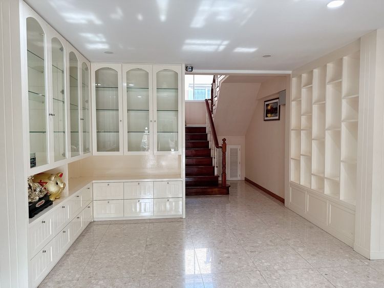 อื่นๆ มีบางส่วน 2015 ขายบ้านเดี่ยว 2 ชั้น หลังมุม พร้อมอยู่ พื้นที่กว้าง ทำเลดีมาก ติดตลาดพระราม 5 พร้อมโอนทันที  รูปที่ 2