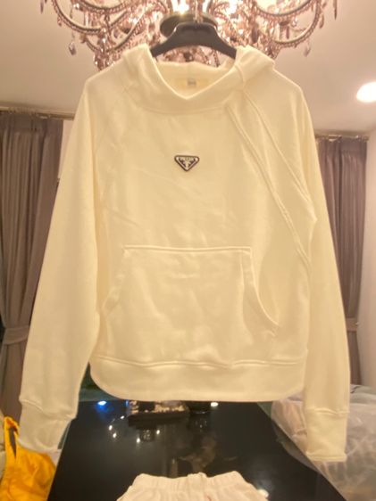 ปราด้า (ติดจองค่ะ)เสื้อและกางเกง สภาพใหม่เอี่ยม เนื้อผ้าดีมาก รูปที่ 4