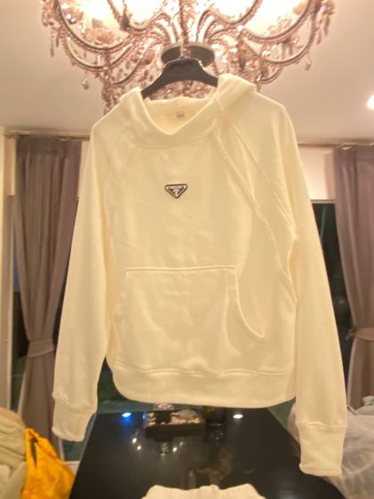 ปราด้า (ติดจองค่ะ)เสื้อและกางเกง สภาพใหม่เอี่ยม เนื้อผ้าดีมาก รูปที่ 3