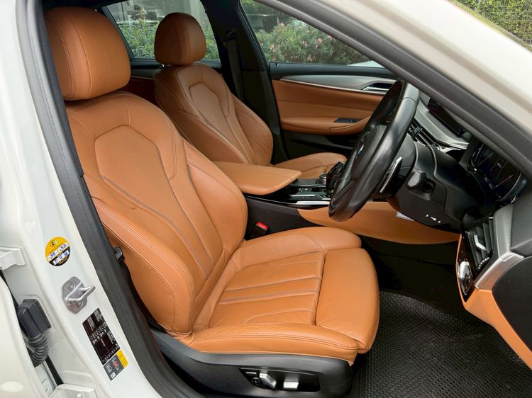 BMW Series 5 2018 530e Sedan ปลั๊กอินไฮบริด (PHEV) ไม่ติดแก๊ส เกียร์อัตโนมัติ ขาว รูปที่ 3