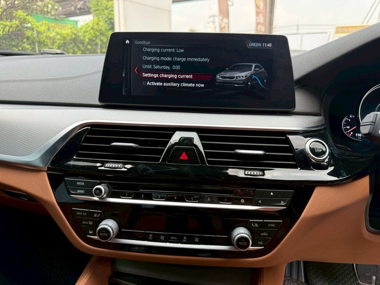 BMW Series 5 2018 530e Sedan ปลั๊กอินไฮบริด (PHEV) ไม่ติดแก๊ส เกียร์อัตโนมัติ ขาว รูปที่ 4