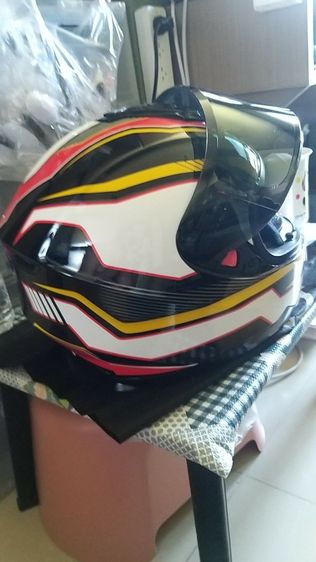 หมวกกันน็อก