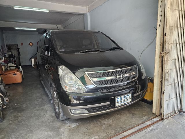 Hyundai H-1  2012 2.5 Deluxe Utility-car ดีเซล เกียร์อัตโนมัติ ดำ รูปที่ 2